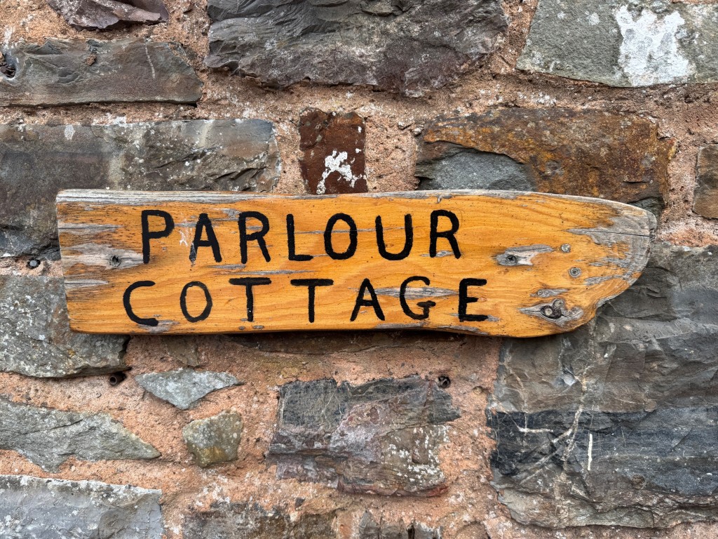 Lot: 20 - THREE-BEDROOM SINGLE-STOREY DWELLING - A FREEHOLD INVESTMENT - Parlour Cottage sign